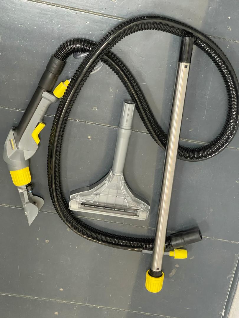 Karcher Puzzi 10/1 – aspirator/spălător profesional covoare & tapiţerii image 1