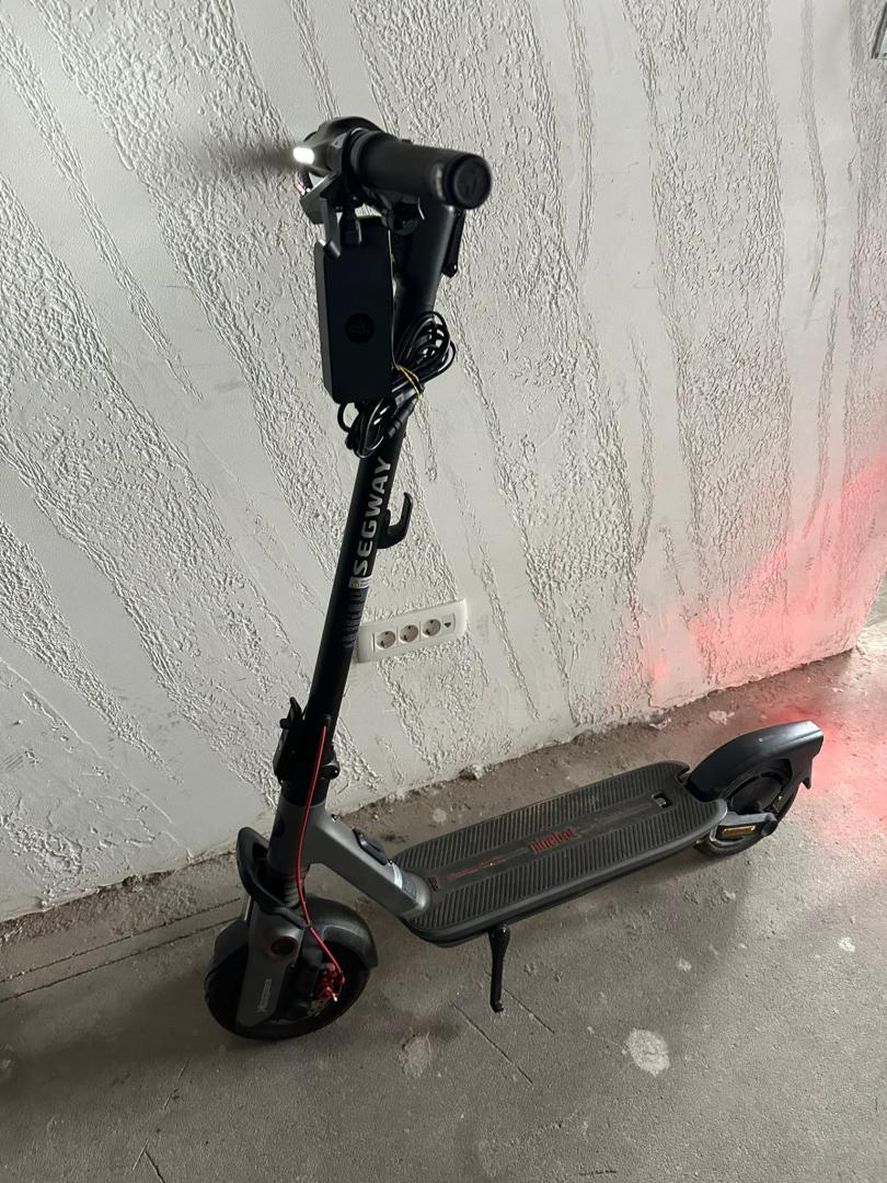 Trotineta electrica Ninebot F3 eKickScooter image 1