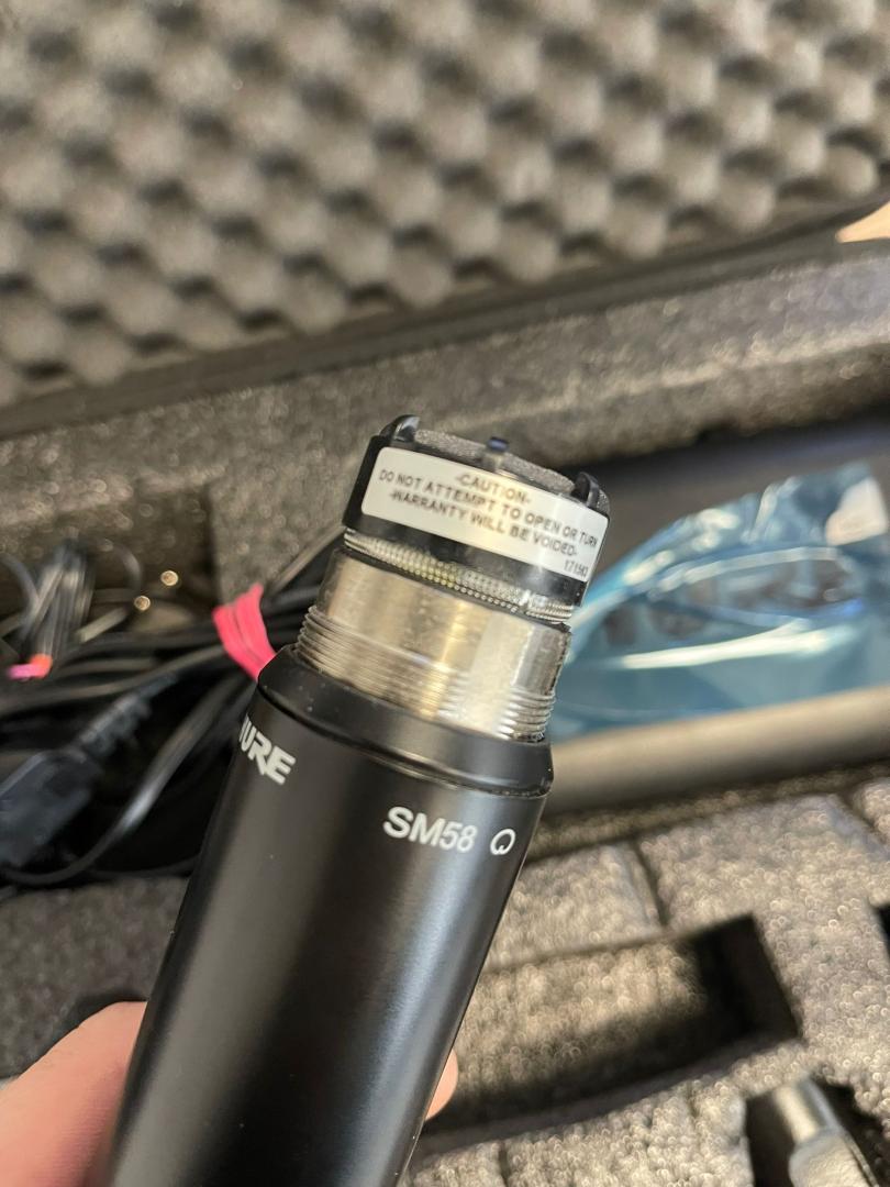 Sistem wireless Shure BLX4/ M17 cu microfon de mana SM58 -A- image 1