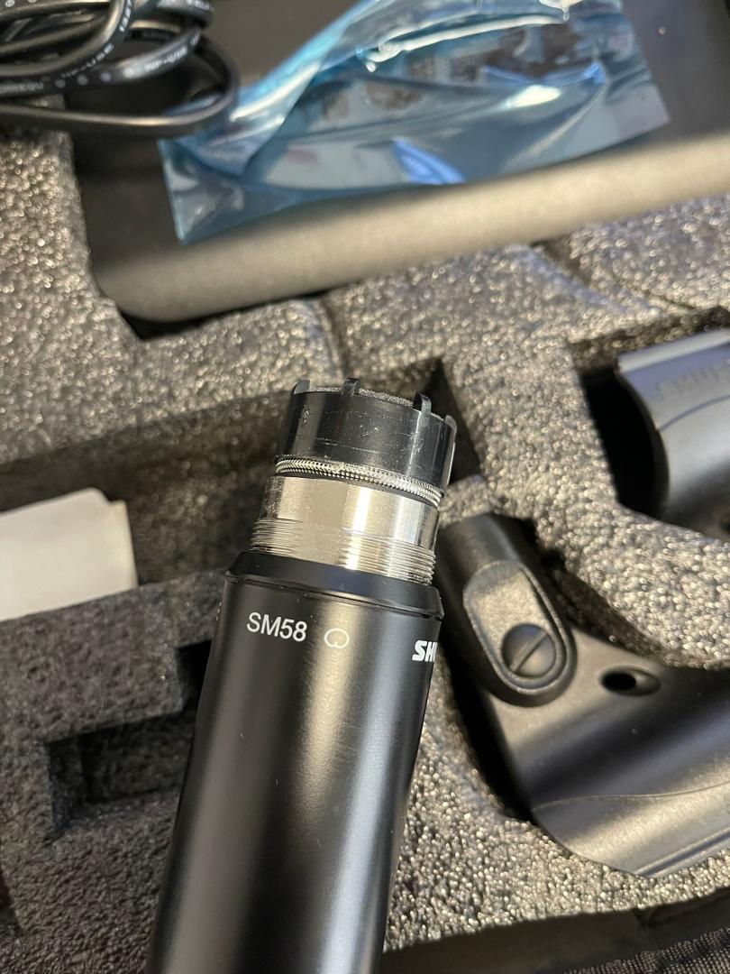 Sistem wireless Shure BLX4/ M17 cu microfon de mana SM58 -A- image 3