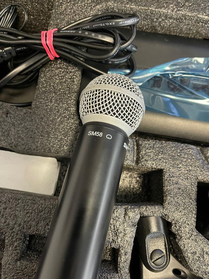 Sistem wireless Shure BLX4/ M17 cu microfon de mana SM58 -A- image 4