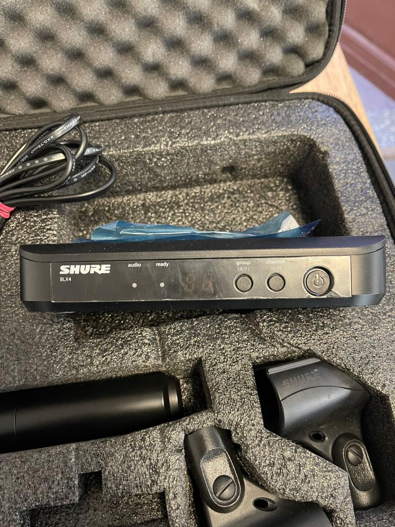 Sistem wireless Shure BLX4/ M17 cu microfon de mana SM58 -A- image 7