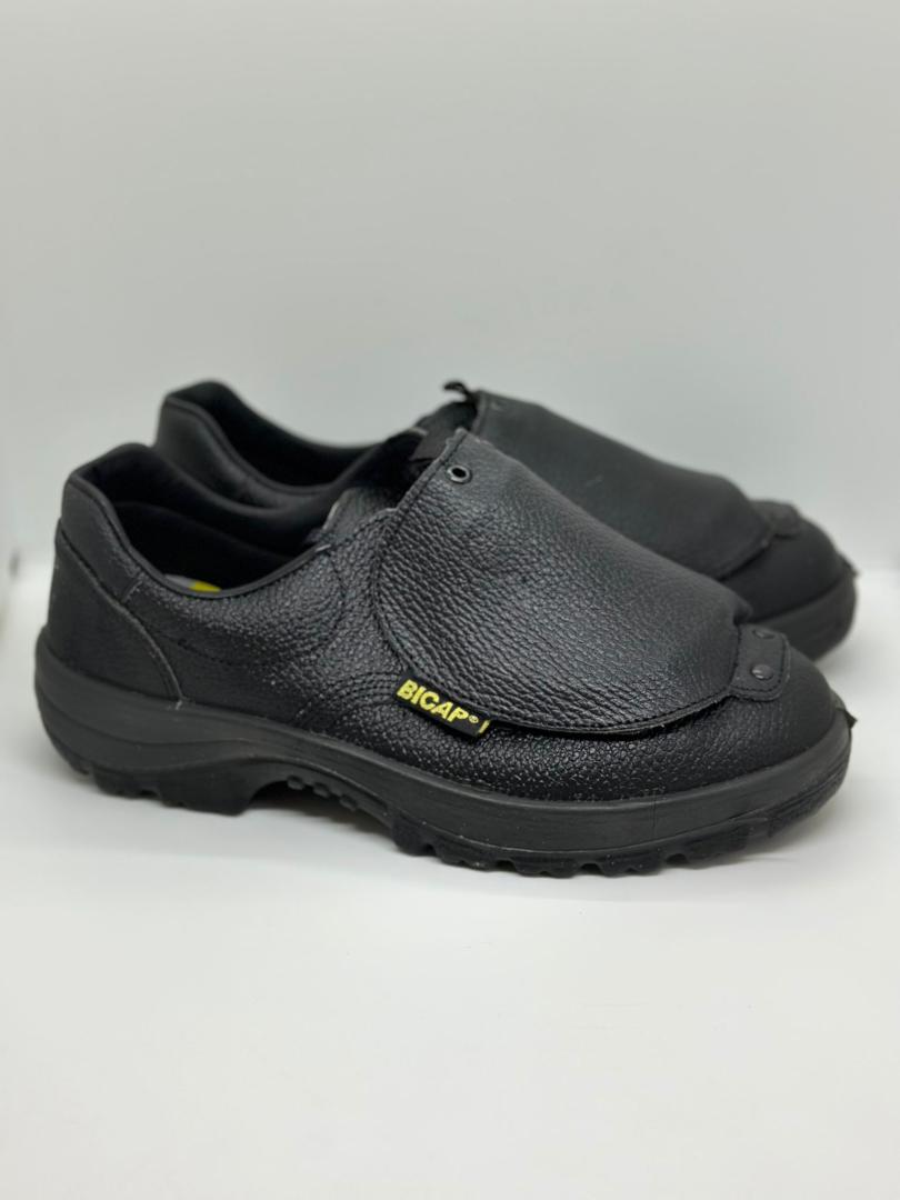 Bocanci cu bombeu metalic Bicap, Marimea 41