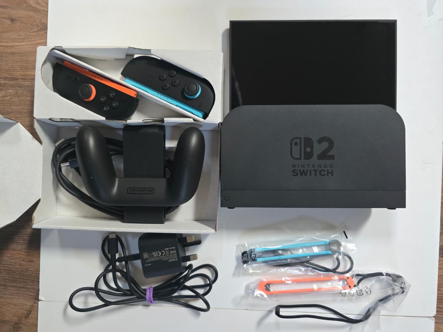 Consola Nintendo Switch 2, Light Blue/Light Red JoyCon + Joc Mario Kart World Bundle image 3