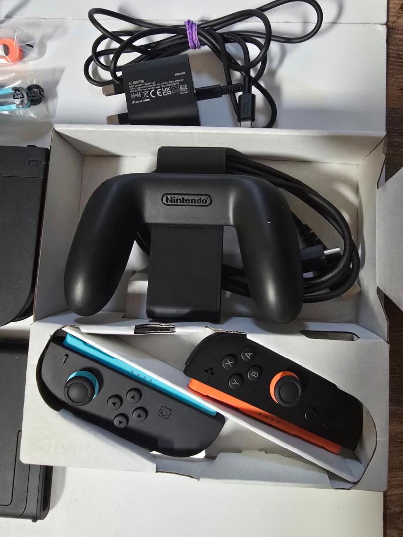 Consola Nintendo Switch 2, Light Blue/Light Red JoyCon + Joc Mario Kart World Bundle image 5