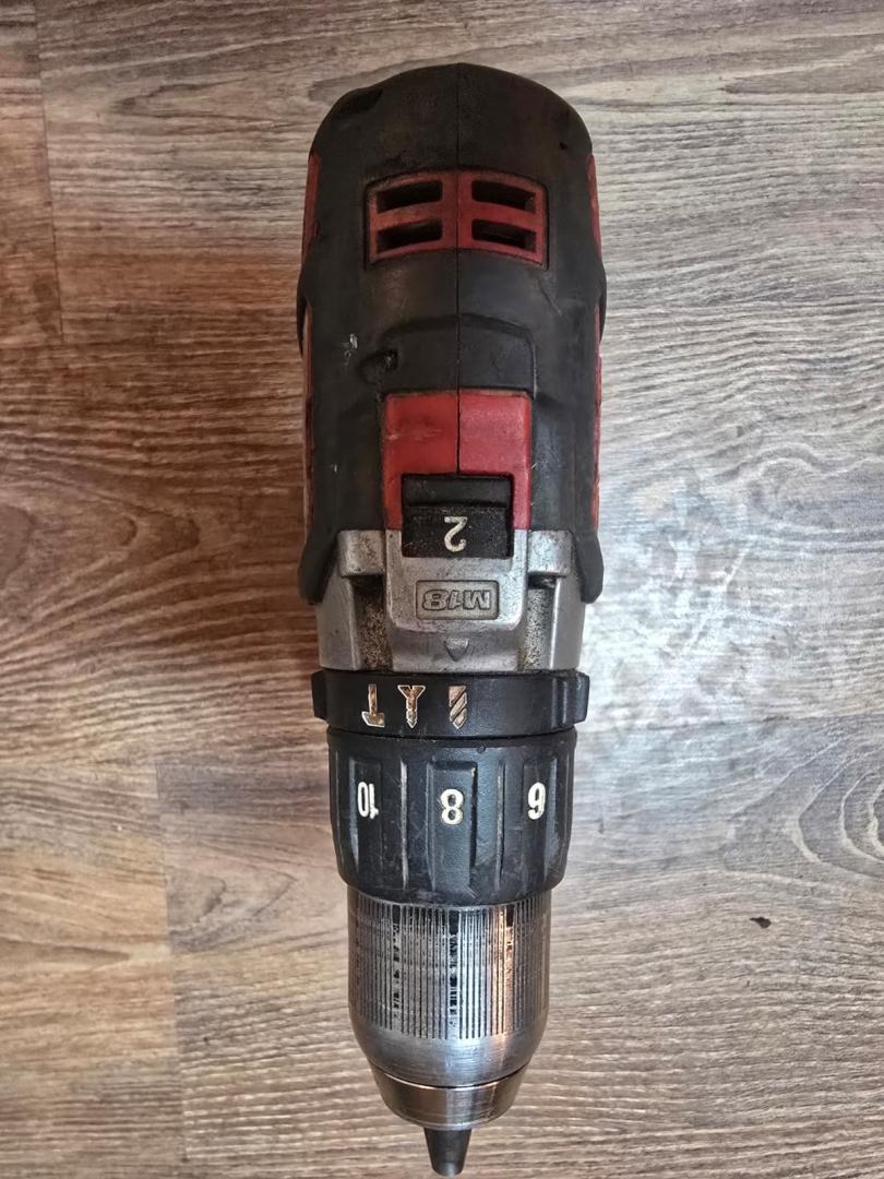 Masina de gaurit si insurubat, Milwaukee, 18V, 50Nm, negru/rosu image 2