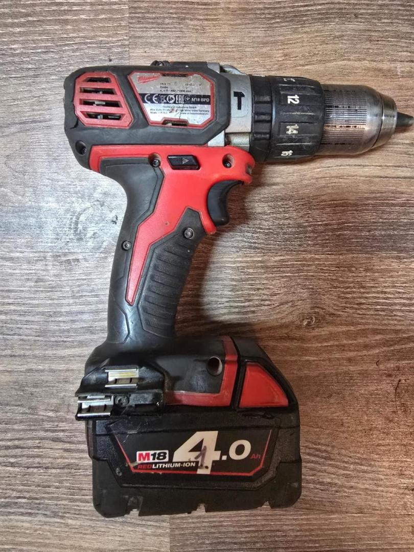 Masina de gaurit si insurubat, Milwaukee, 18V, 50Nm, negru/rosu image 3