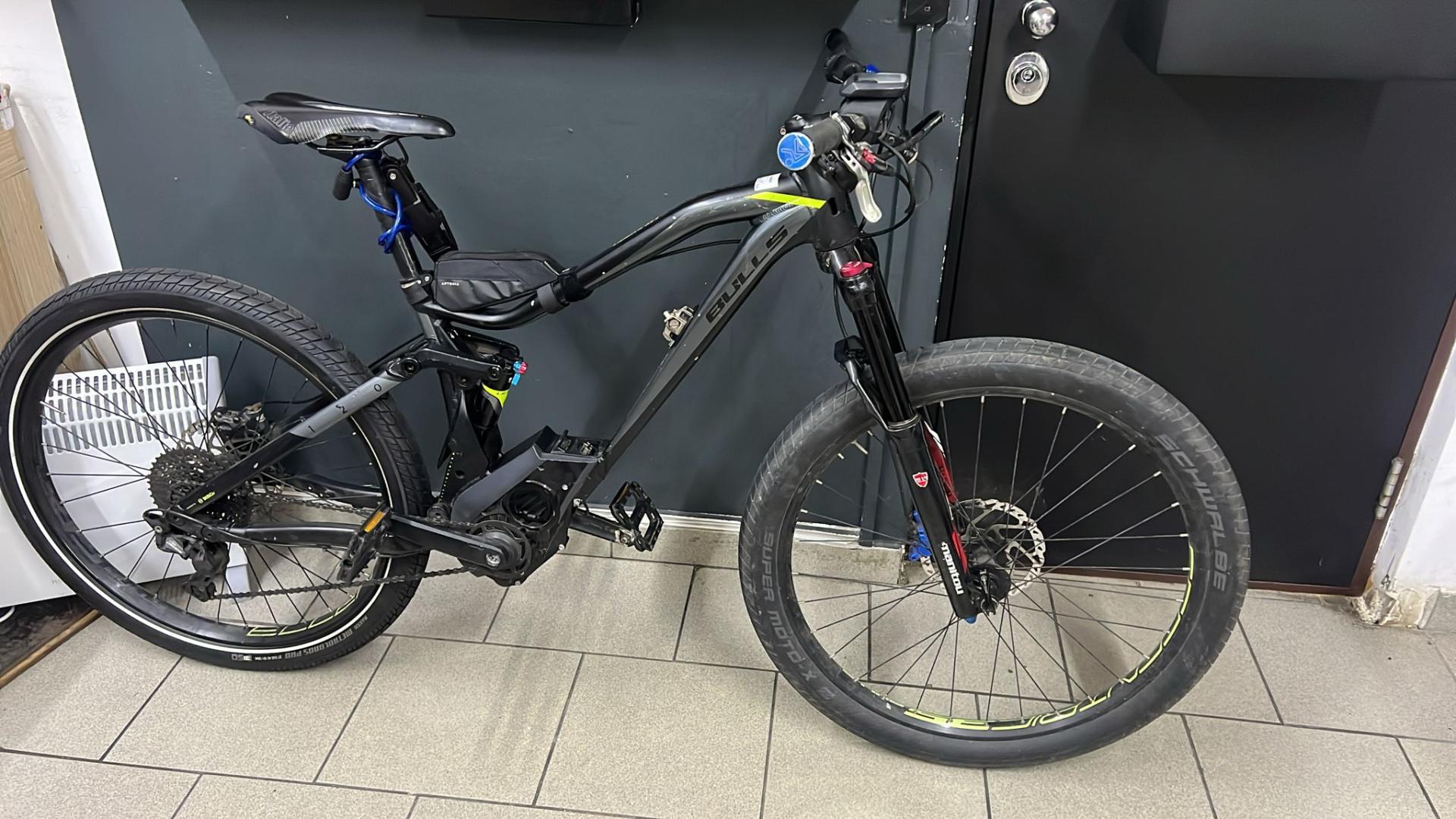 BULLS SIX50 TR STREET cu 2 acumulatoare