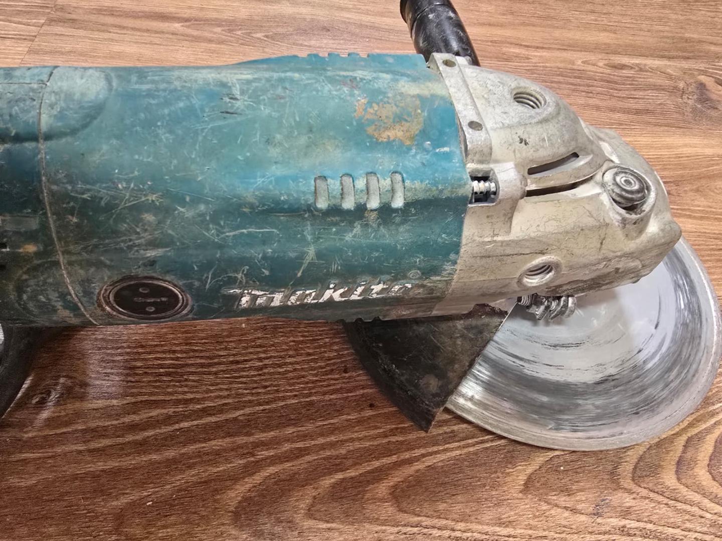 Makita GA9020 - Polizor unghiular cu fir, 2200 W, 230 mm image 5