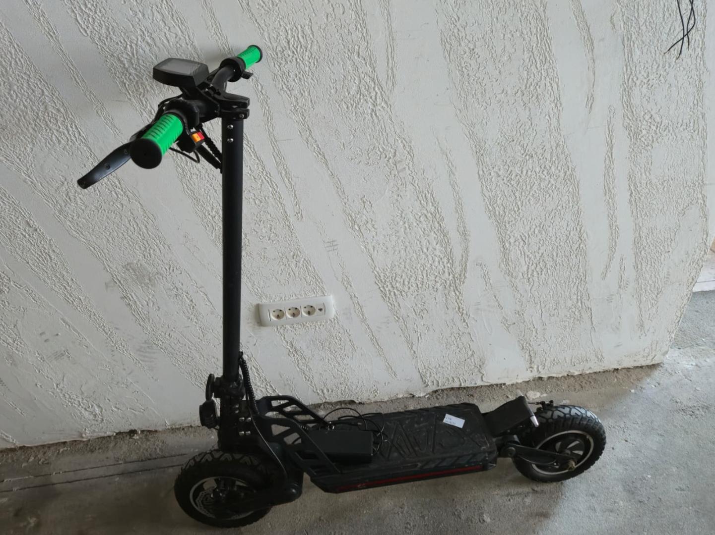 Trotineta electrica Kugoo G2Pro Negru, putere motor 800W, 3 trepte de viteza, autonomie 50KM