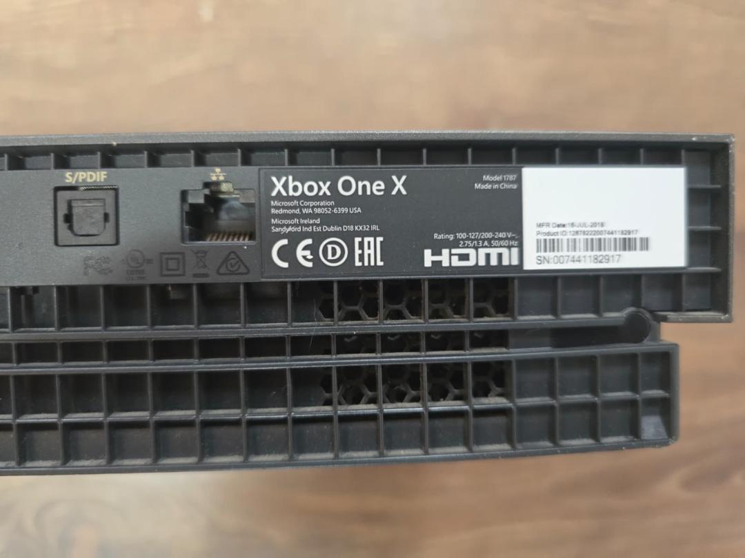 Consola Microsoft Xbox One X, 1TB, Negru image 3