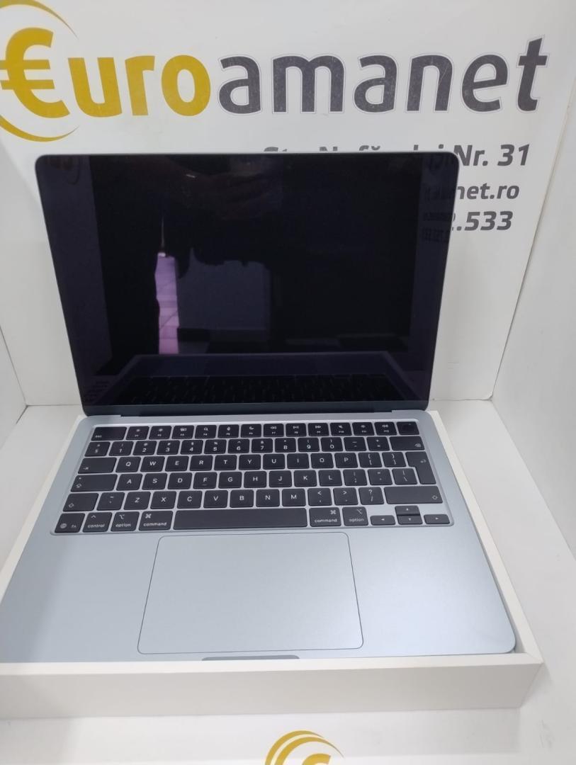 Apple MacBook Air 13'' cu procesor Apple M5 16GB RAM, 512GB SSD