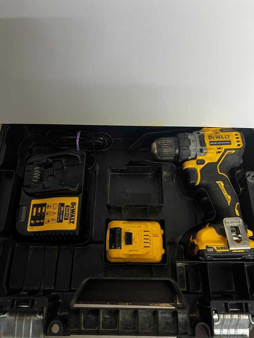 Masina compacta de insurubat DeWalt DCD701, 2 acumulatori, incarcator image 2
