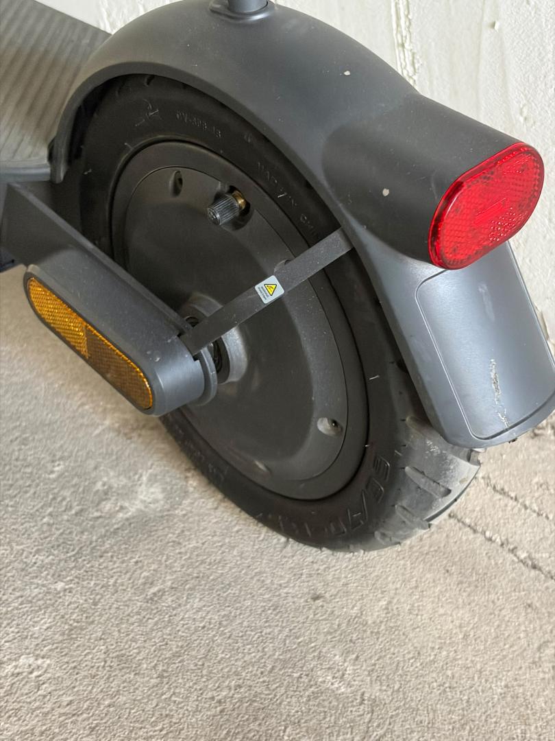 Trotineta electrica Xiaomi Electric Scooter 5, putere motor 350 W, autonomie max. 60 Km, viteza maxima 25 Km/h image 2