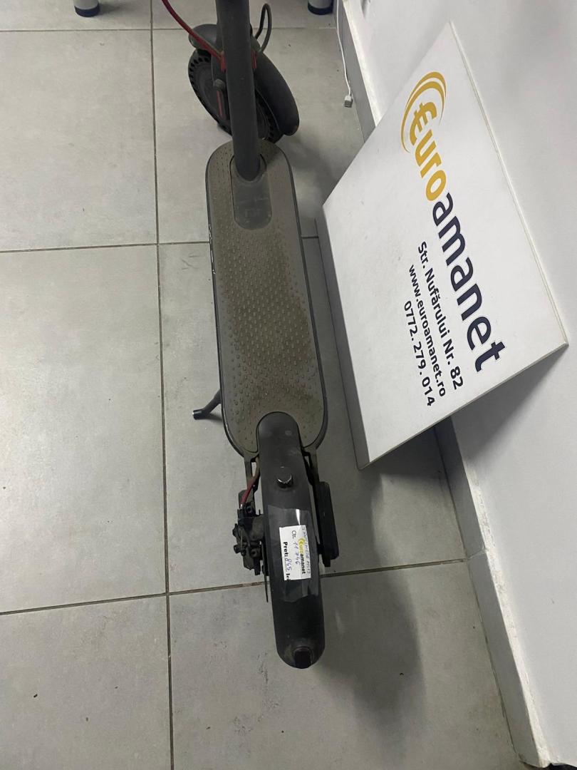 Trotineta electrica XIAOMI Mijia M365, 8.5 inch, pliabila image 1