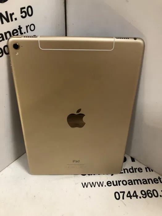 Apple iPad Pro 9.7”, 32GB, Wi-Fi Gold image 2