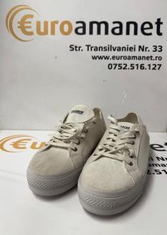 Tenisi dama, Pull&Bear