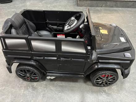 Masinuta electrica cu baterie 6V/7Ah si telecomanda pentru copii Mercedes G500 JJ2077 negru cu scaun piele
