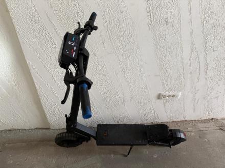 Trotineta electrica pliabila KuKirin G2