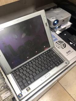 Sistem portabil Tableta Acer TravelMate si proiector NEC